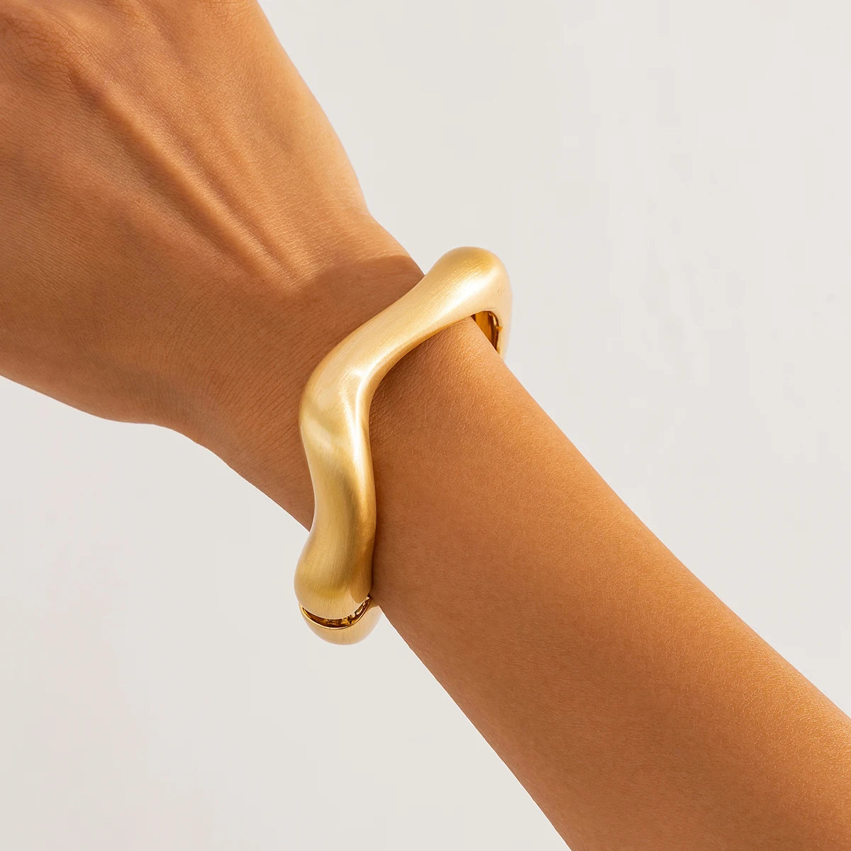 Ingemark Punk Creative Matte Irregular Heavy Metal Chunky Wide Cuff Bangles Women Goth Geometric Spring Bracelets Hand Jewelry