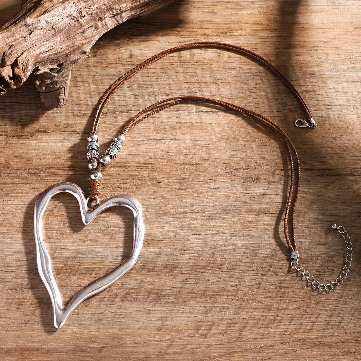 Simple Rope Chains with Big Hollowed Out Heart Pendant Necklace for Women Exaggerated Large Accessories on Neck Fashion Jewelry