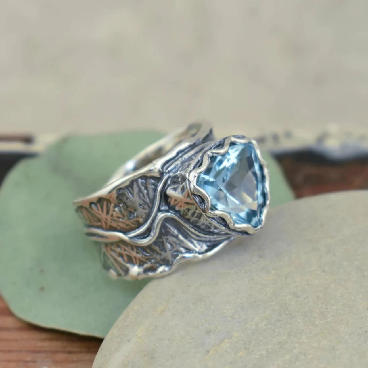 Unisex Silver-Plated Boho Ring with Vintage Flair - Cool Blue Gemstone Inlay, Perfect for Daily Wear