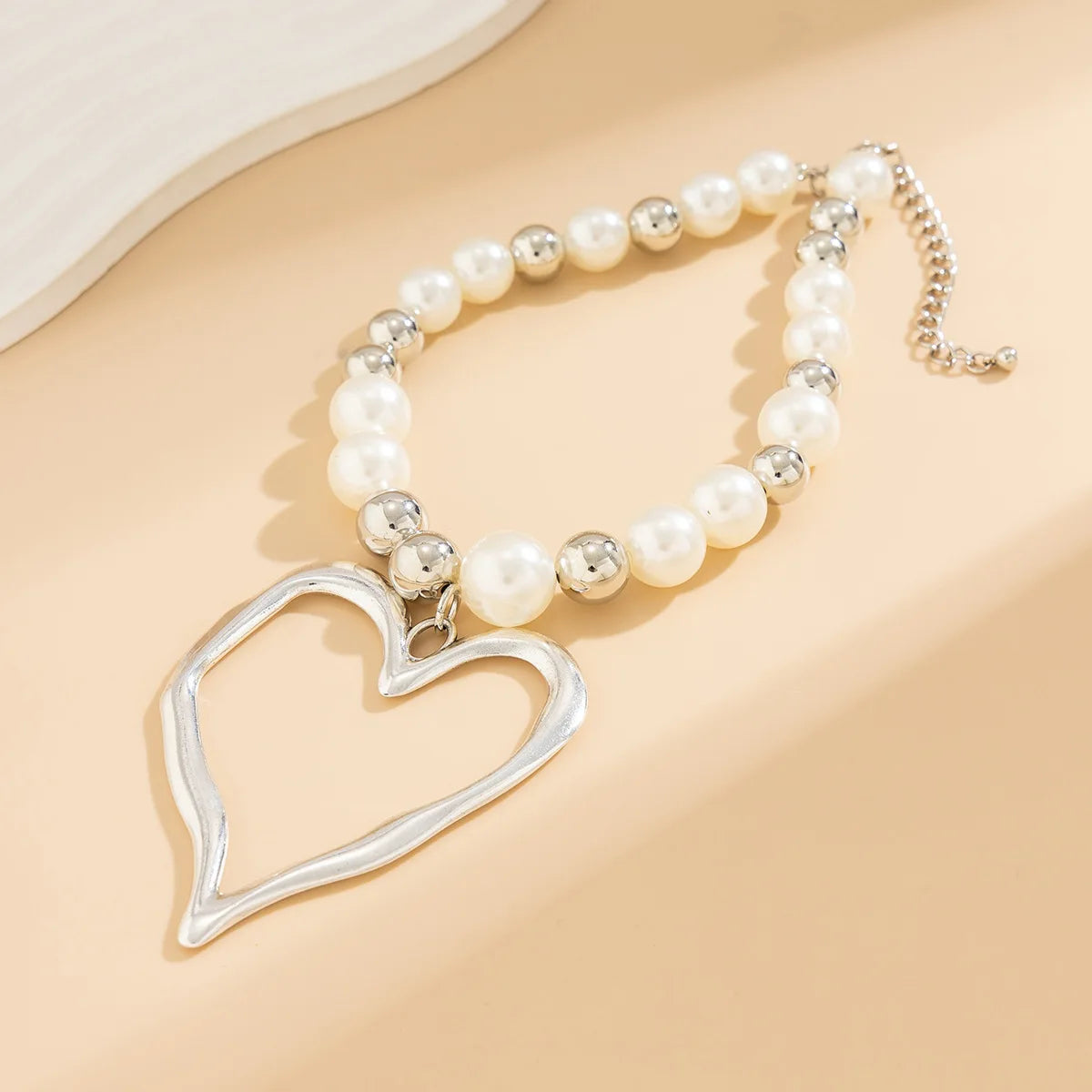 DIEZI Exaggerated Irregular Heart Pendant Necklace For Women Party Gift Fashion Imitation Pearl Beads Choker Necklace Jewelry