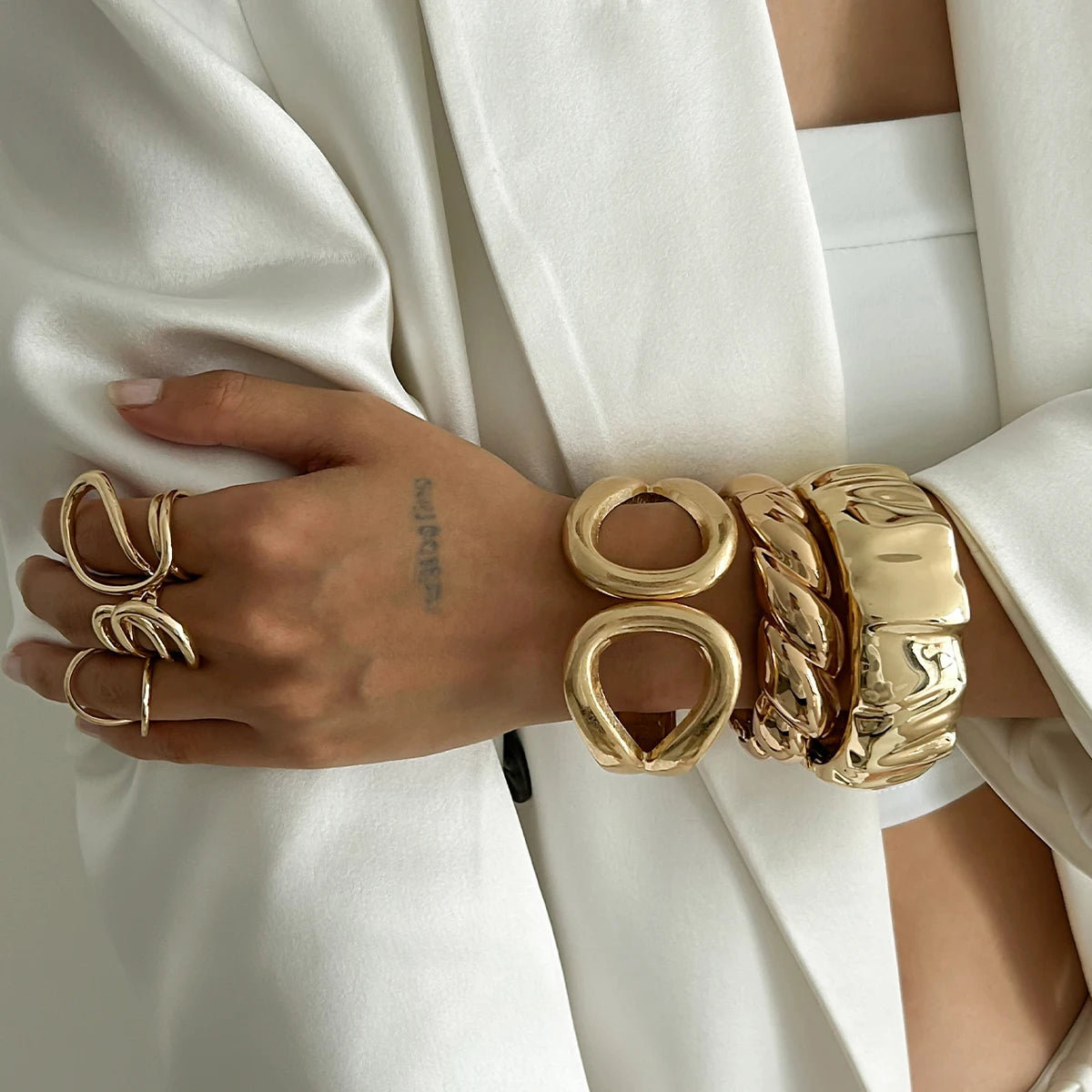 Ingemark 4 Styles Hip Hop Punk Wave Open Spring Bangles for Women Creative Heavy Metal Chunky Bracelets Couple Hand Jewelry Men