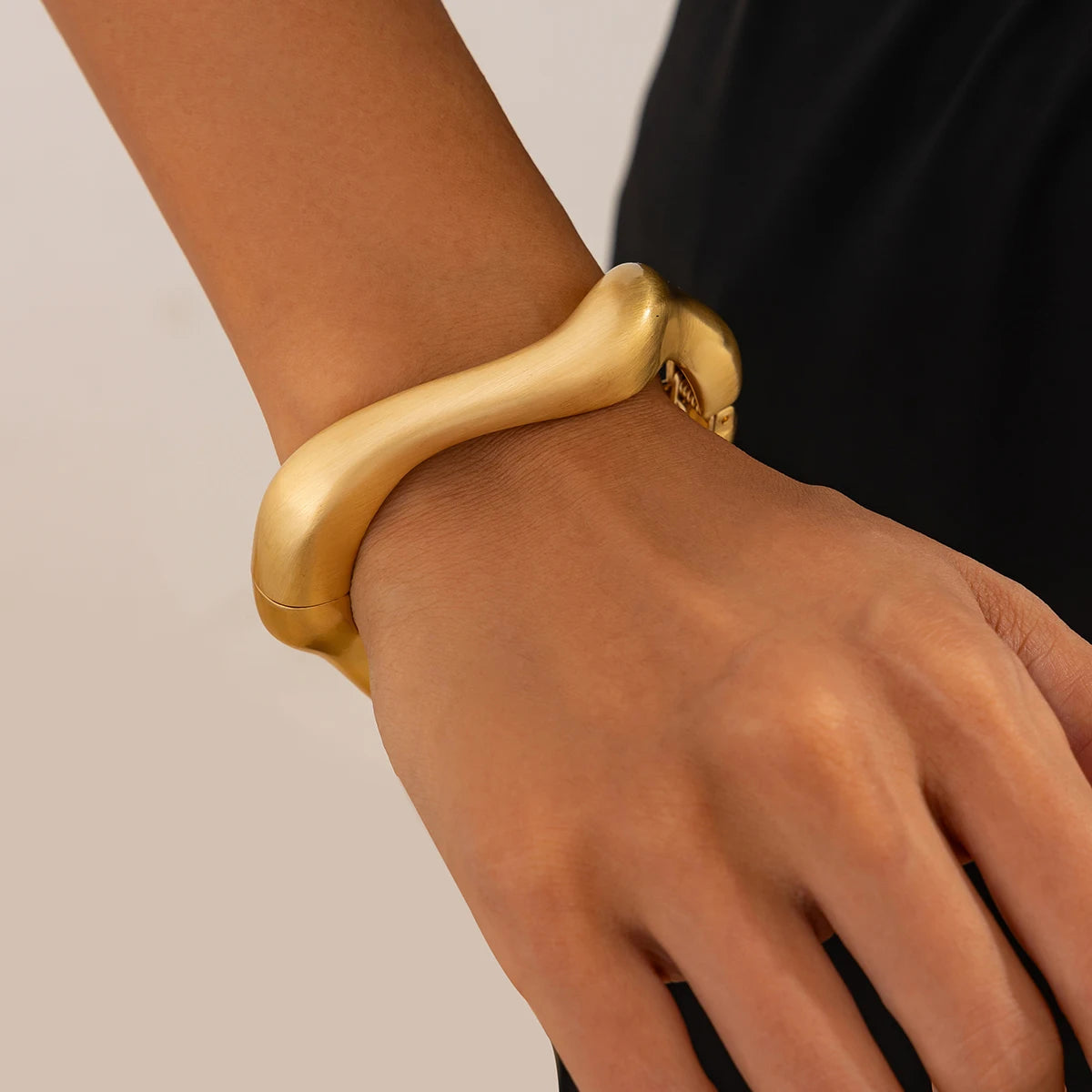 Ingemark Punk Creative Matte Irregular Heavy Metal Chunky Wide Cuff Bangles Women Goth Geometric Spring Bracelets Hand Jewelry