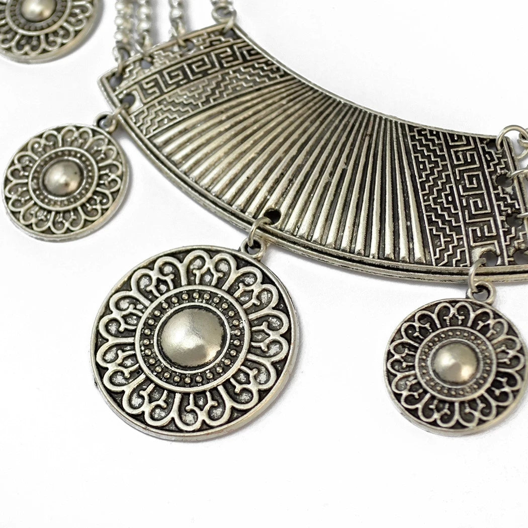 Bohemian Vintage Tibatan Silvery Alloy Carved Flower Round Plates Coins Choker Necklace for Women Gypsy Ethnic Necklaces Jewelry