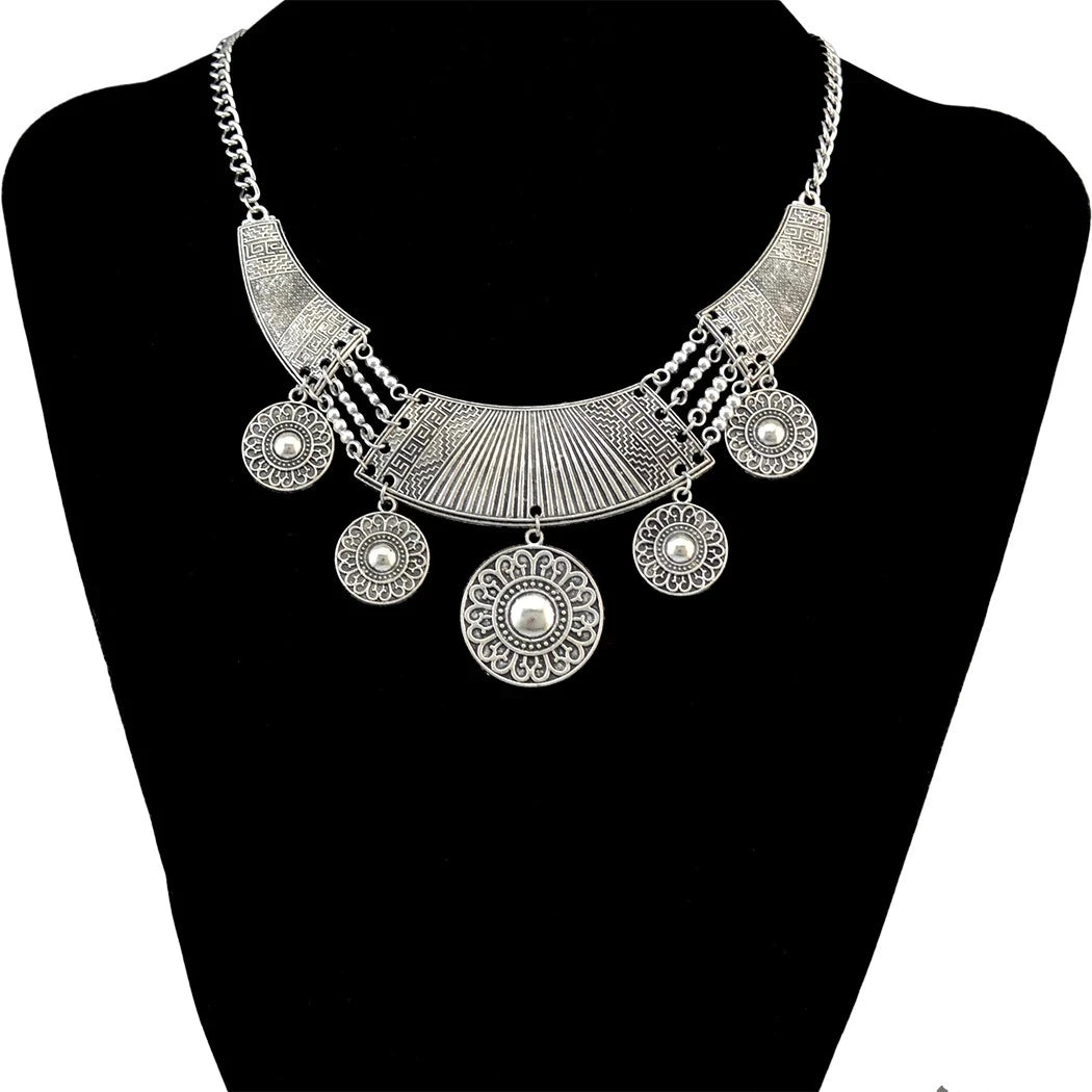 Bohemian Vintage Tibatan Silvery Alloy Carved Flower Round Plates Coins Choker Necklace for Women Gypsy Ethnic Necklaces Jewelry