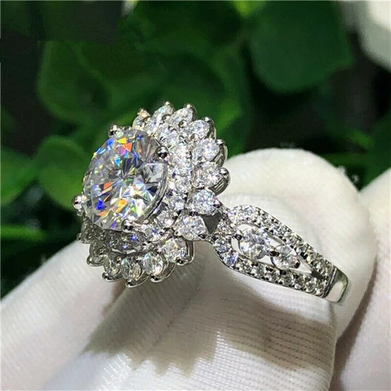 Exquisite Silver Color Wedding Rings for Women Luxury Fashion Inlaid with White Zircon Stones Party Engagement Ring Jewelry