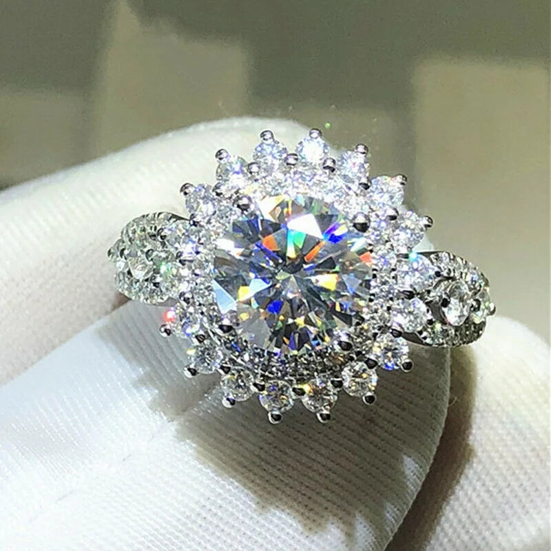 Exquisite Silver Color Wedding Rings for Women Luxury Fashion Inlaid with White Zircon Stones Party Engagement Ring Jewelry