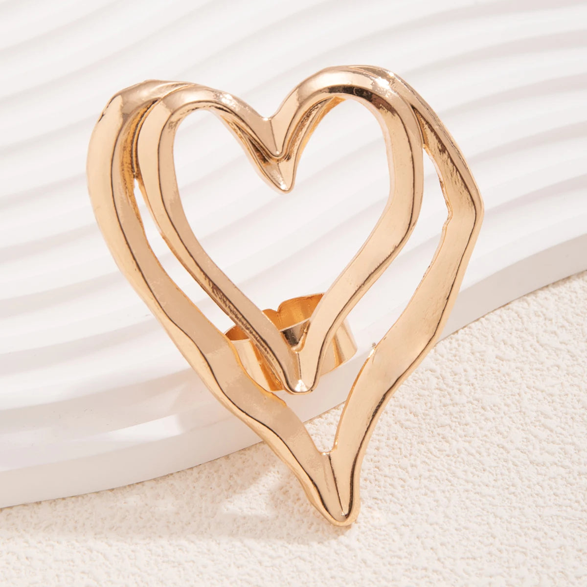 Exaggerated Large Hollow Double Hearts Finger Ring for Women Trendy Big Accessories on Hand 2023 Fashion Jewelry Decoration Gift