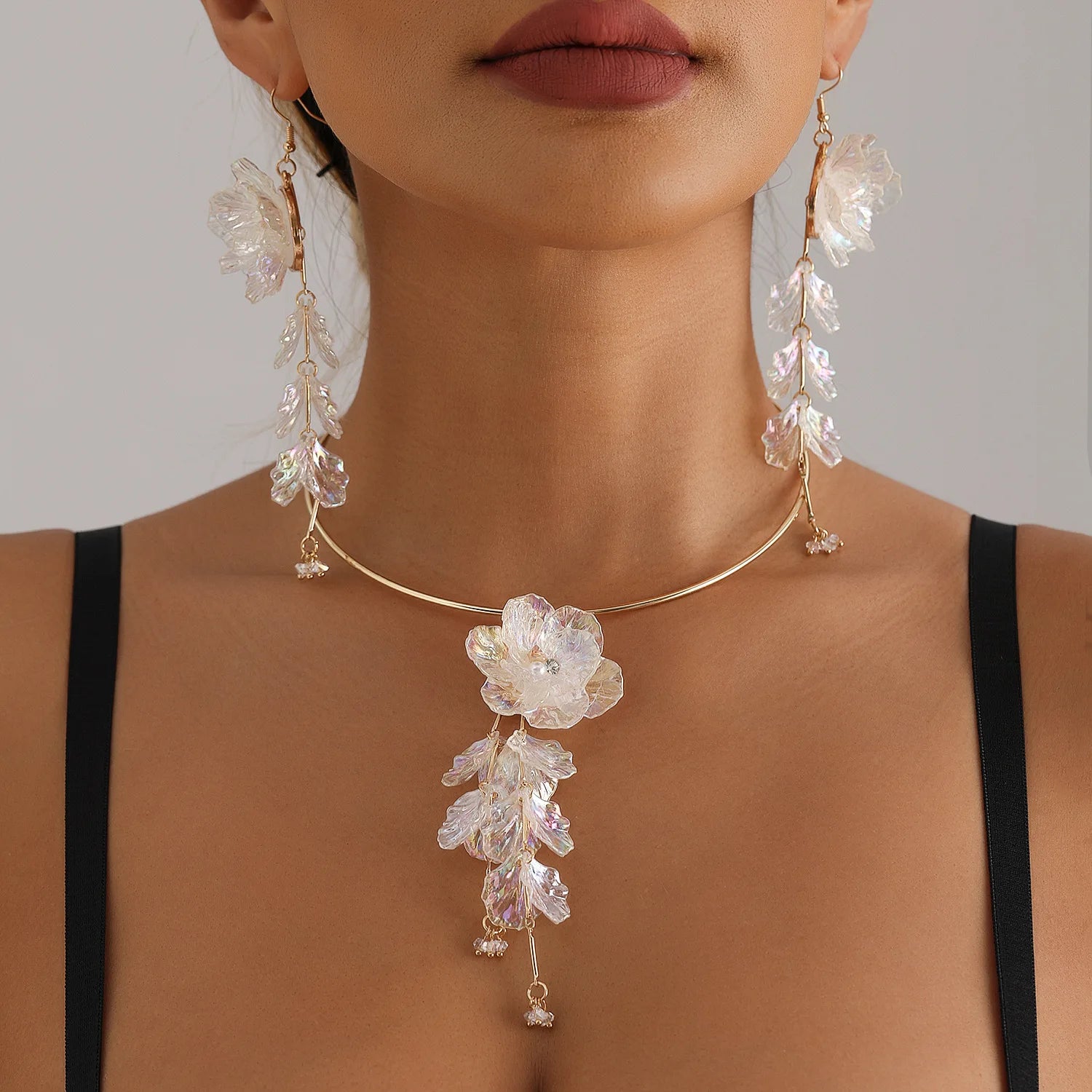 Creative Punk Torques Tassels Chain Necklace Women Elegant White Shell Flower Hanging Drop Earrings Wed Bridal Jewelry Set