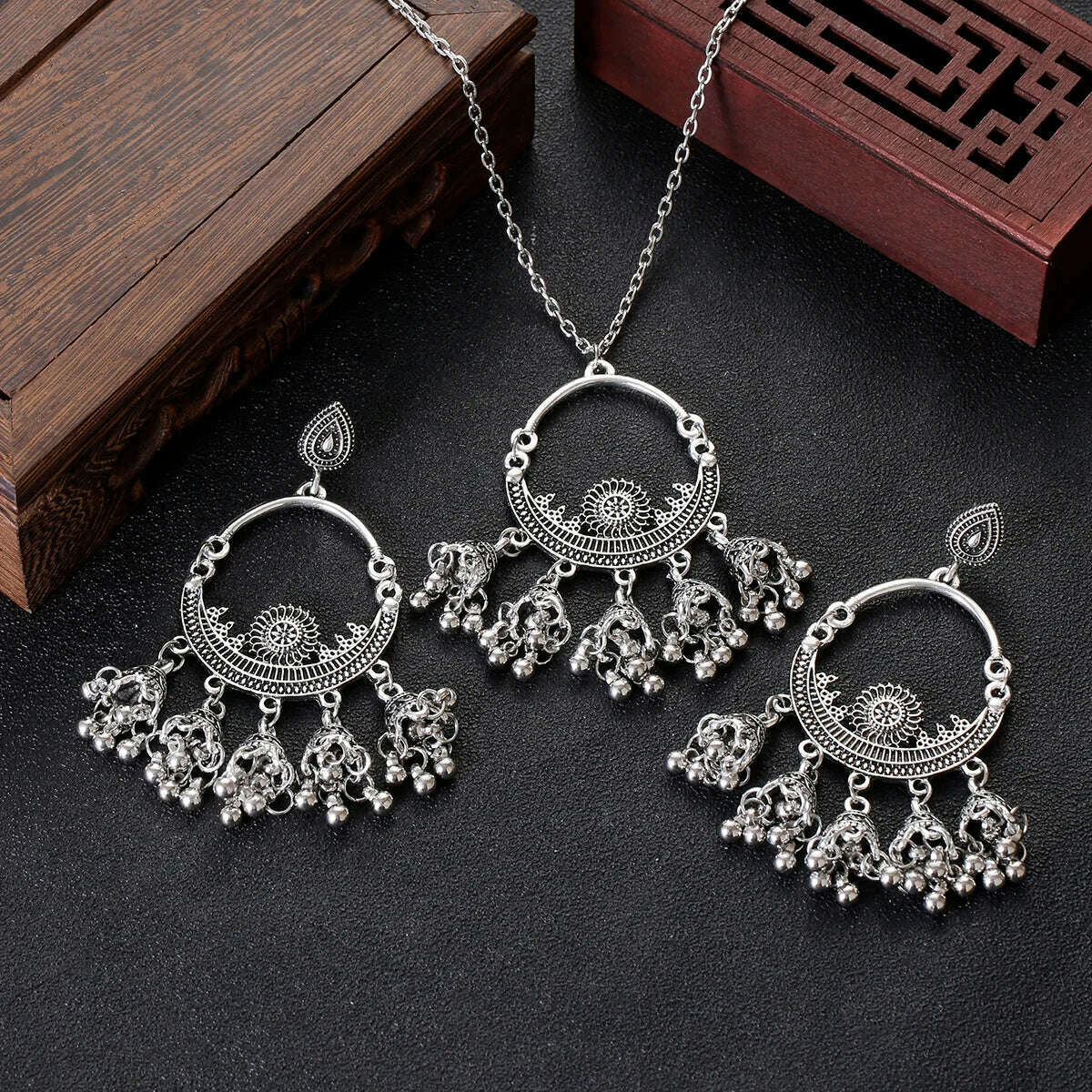 Luxury Retro Indian Jewelry Set Earring/Necklace Bijoux Wedding Jewelry Hangers Ethnic Carved Jhumka Earrings - KIMLUD