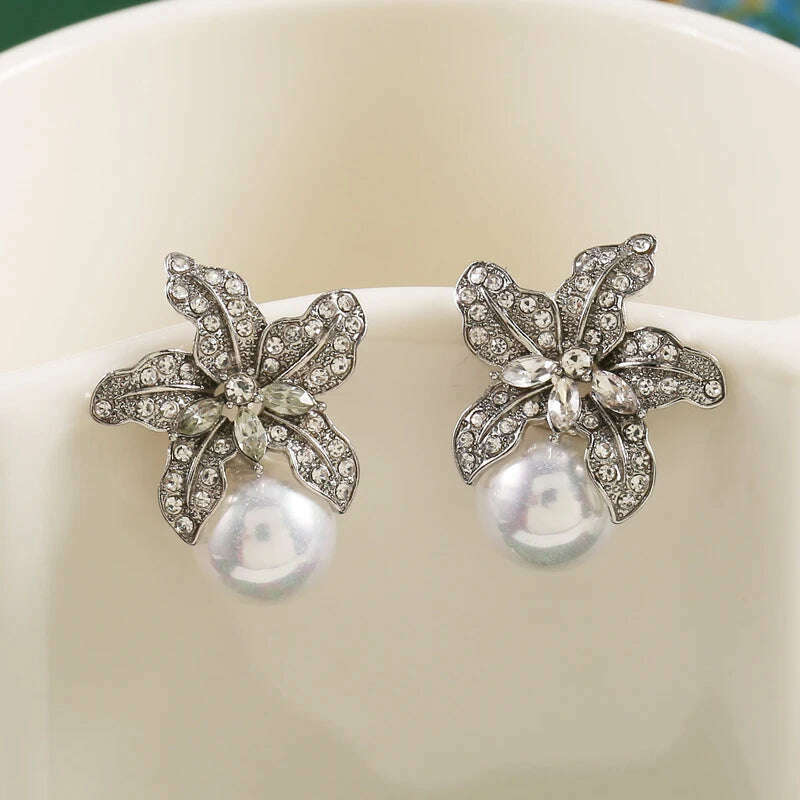 New two-color lily earrings female light luxury temperament imitation pearl earrings personality all matching earrings - KIMLUD