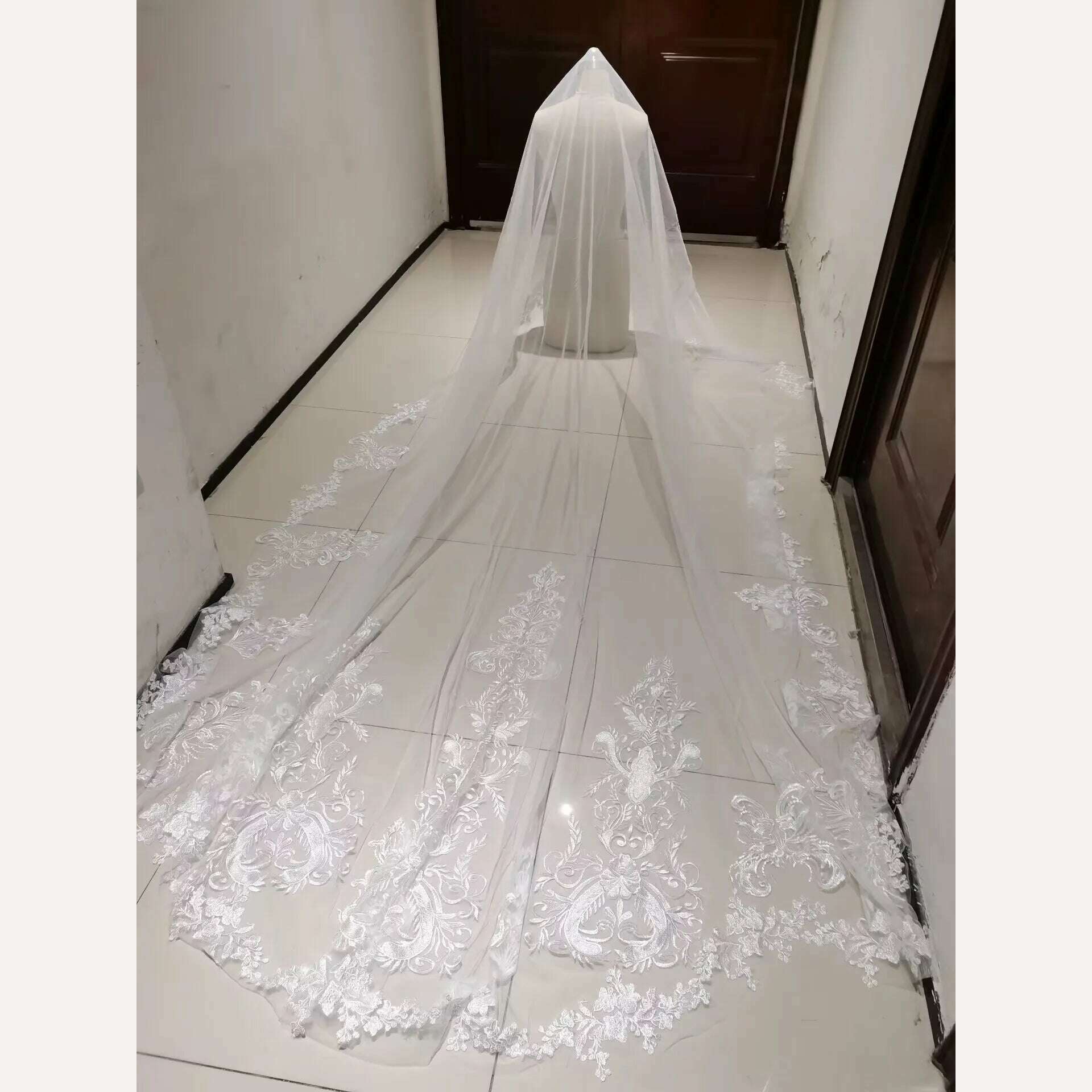 1T Appliques Lace Wedding Veil Long Veil Cathedral Bridal Veils - KIMLUD